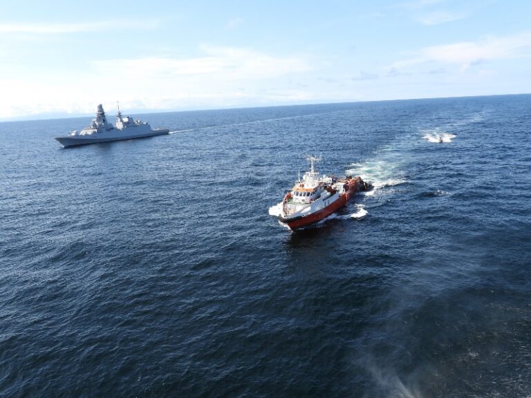 Marina Militare scorta nave italiana