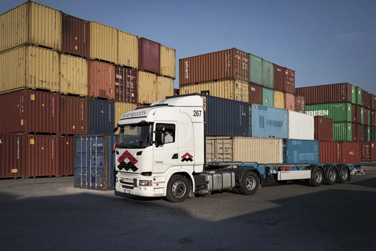 Autamarocchi-camion-autotrasporto-container