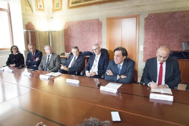 Interporto-Padova-Psa-Logtainer-soci-768×513