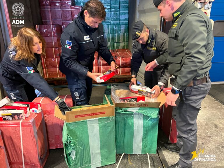 Porto di Genova sequestro sigarette contrabbando