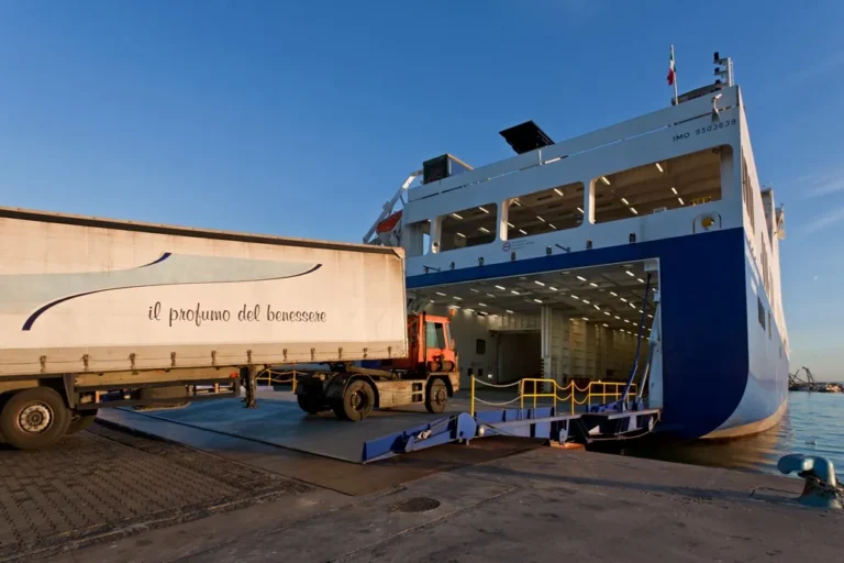 Eurocargo-Brindisi-Grimaldi-loading-short-sea-shipping-NC