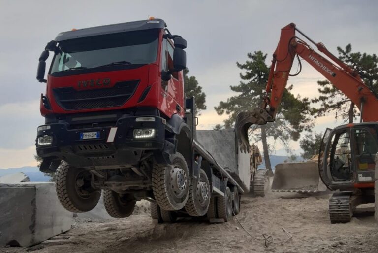 Camion trasporto marmo
