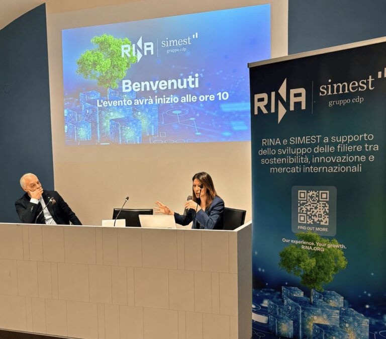 (Da sinistra) Orazio Manni, Management Consulting & Sustainability Vice President di RINA, e Carolina Lonetti, Chief Export and Soft Loans Officer di SIMEST –